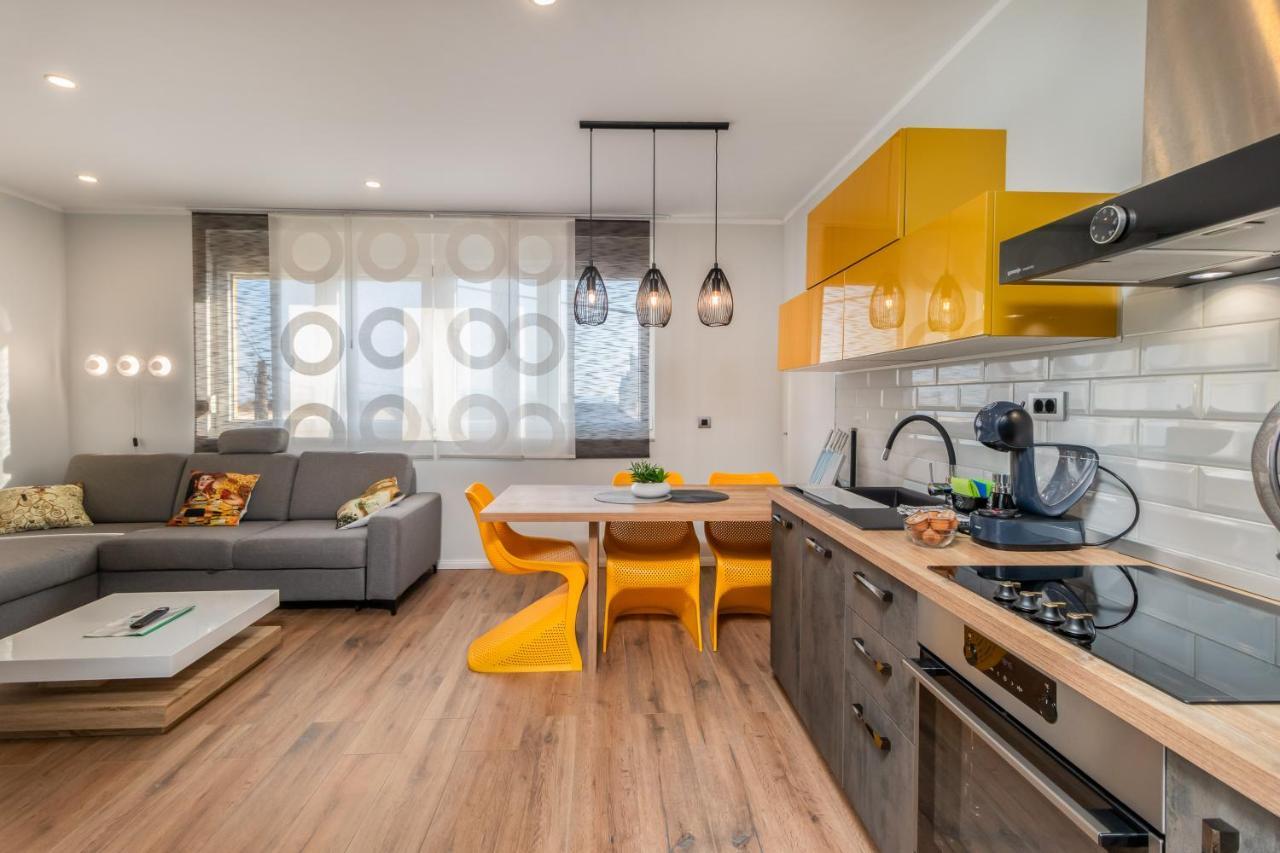Adastra Apartments With Private Parking And Floor Heating Рийека Екстериор снимка